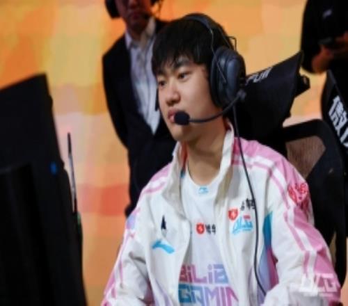 大乐透期号,专家推荐质,合分析前区,新葡京,新葡京app,新葡京娱乐,新普京赌场